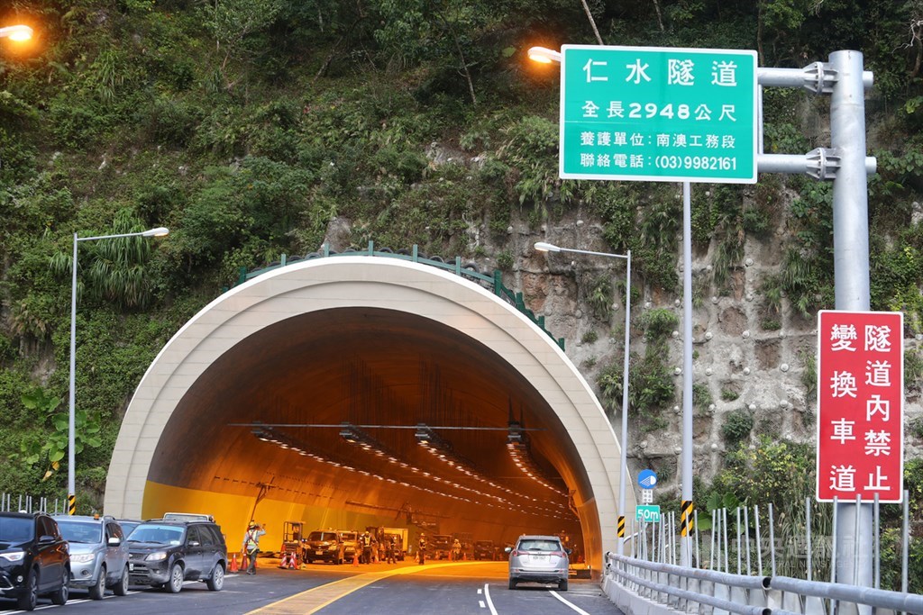 行政院長蘇貞昌6日上午在蘇花改谷風隧道南口北上線主持通車典禮,下午4時蘇花改全線通車。(中央社檔案照片)