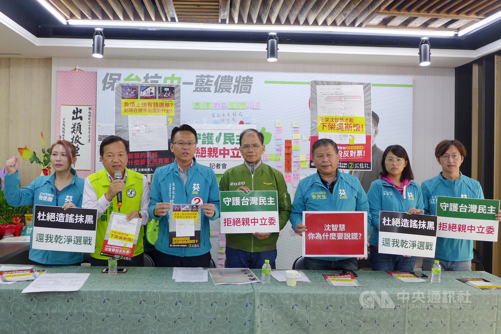 民進黨台中市立委候選人莊競程(左3)7日召開「守護民主,拒絕親中立委」記者會,前行政院長游錫堃(中)到場力挺。中央社記者郝雪卿攝 109年1月7日