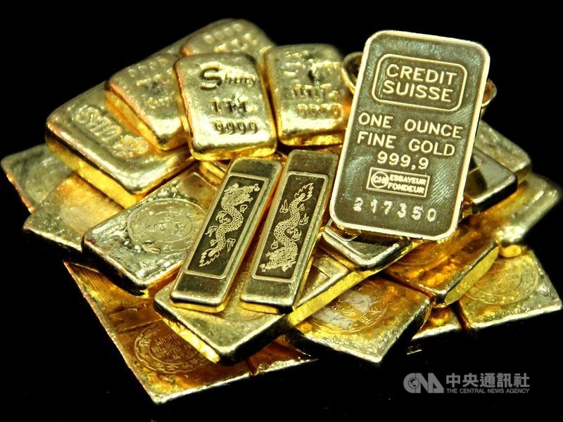 展望後疫情時代金價走勢,專家估計上看每盎司1800美元。(中央社檔案照片)