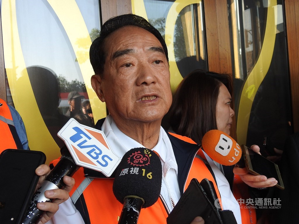 親民黨總統候選人宋楚瑜(圖)9日受訪時指出,國民黨總統候選人沒有領導人的高度,若把國家未來交給這樣的領導人,台灣會非常危險;領導人應能夠帶領台灣走向世界,台灣自由民主的制度應是人民當家作主。中央社記者王鴻國攝 109年1月9日