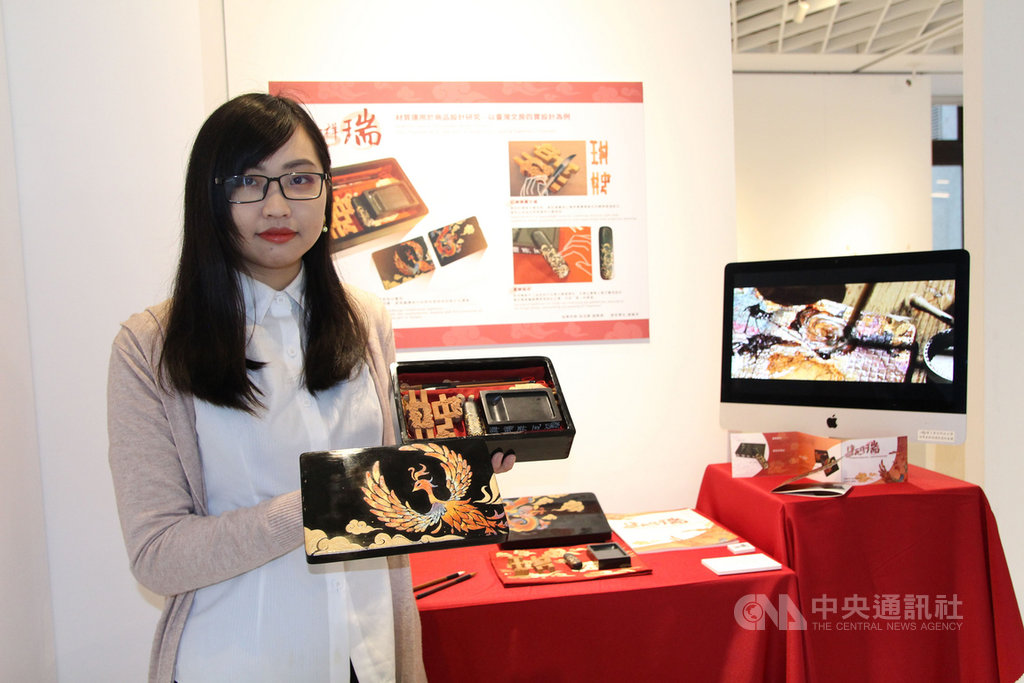 國立台北科技大學文化事業發展系學生曾郁芳將紅磚雕刻工藝與台灣傳統吉祥圖案意涵結合,設計一整套文房四寶作品「璋瓦祥瑞」,兼具本土文化內涵、美觀及機能。(北科大提供)中央社記者許秩維傳真 109年1月9日