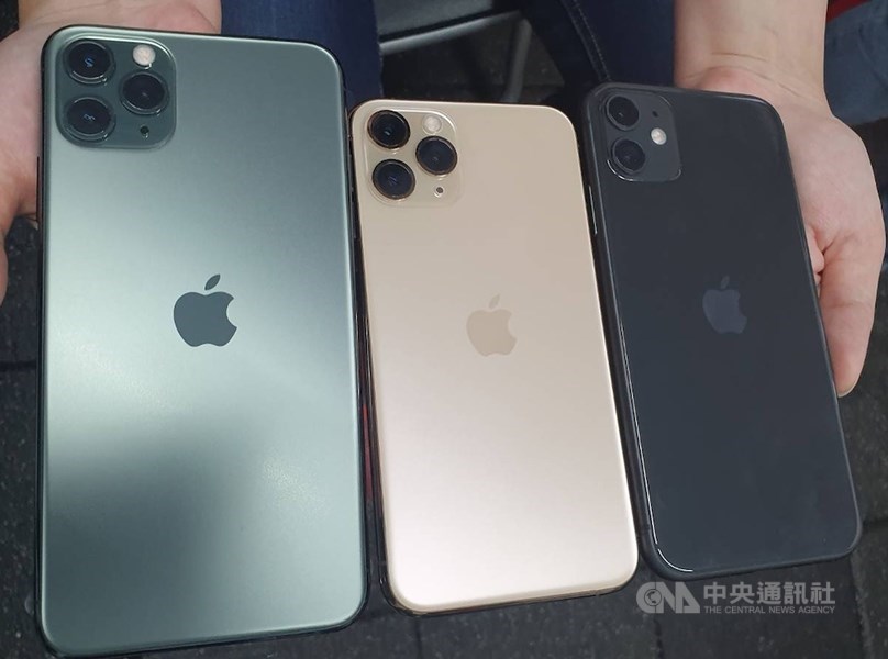 大立光2019年受惠主力客戶蘋果iPhone 11系列新機(圖)晉升到3顆鏡頭,銷售優於預期,加上供應三星手機新機種數持續增加挹注,帶動營收及獲利同創新高。(中央社檔案照片)