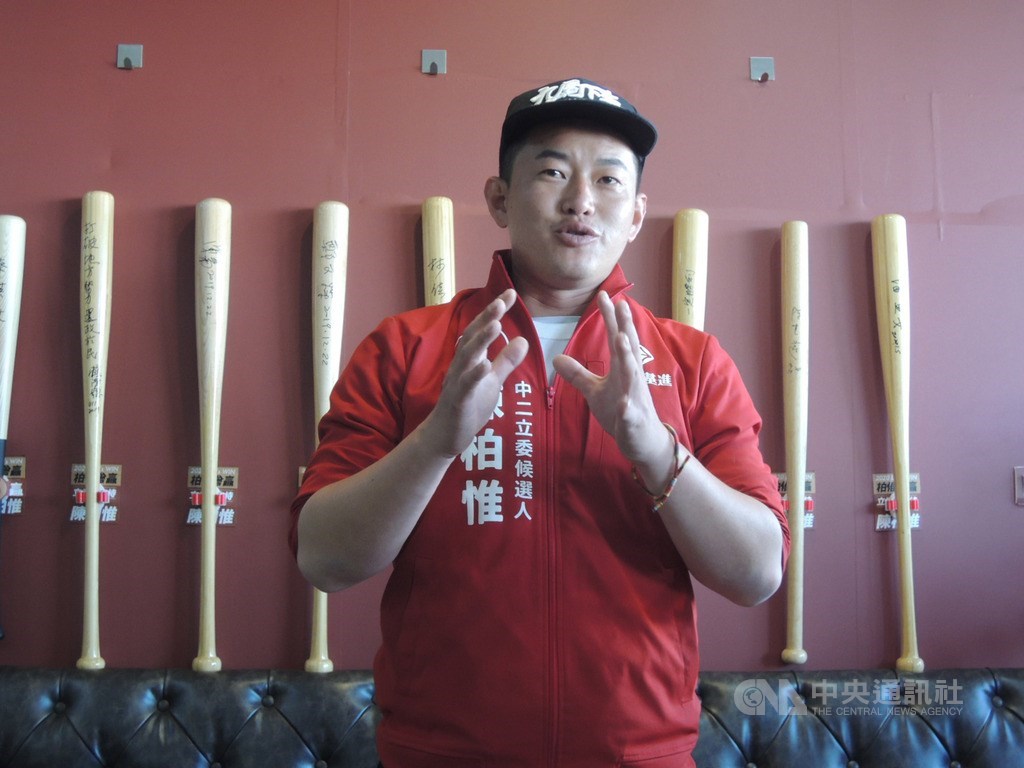 對於未來想走什麼路線的立委,台灣基進黨台中市第2選區立委當選人陳柏惟12日表示,「我一定走帥氣型立委」,做什麼事情都用真心、認真專業。中央社記者郝雪卿攝 109年1月12日