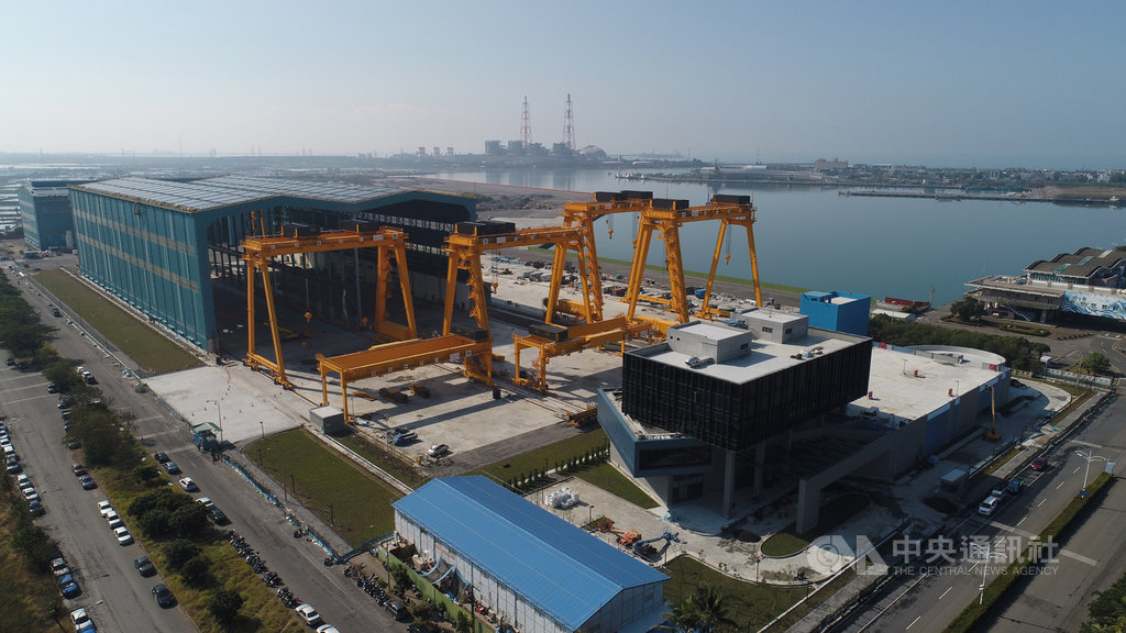 中鋼旗下子公司興達海基占地面積27.5公頃,緊鄰在興達港,是中鋼斥資68億元專注在離岸風電水下基礎生產廠,今年開始生產沃旭56座套筒式水下基礎,未來目標年營收百億元。(中鋼提供)中央社記者潘羿菁傳真 109年1月12日