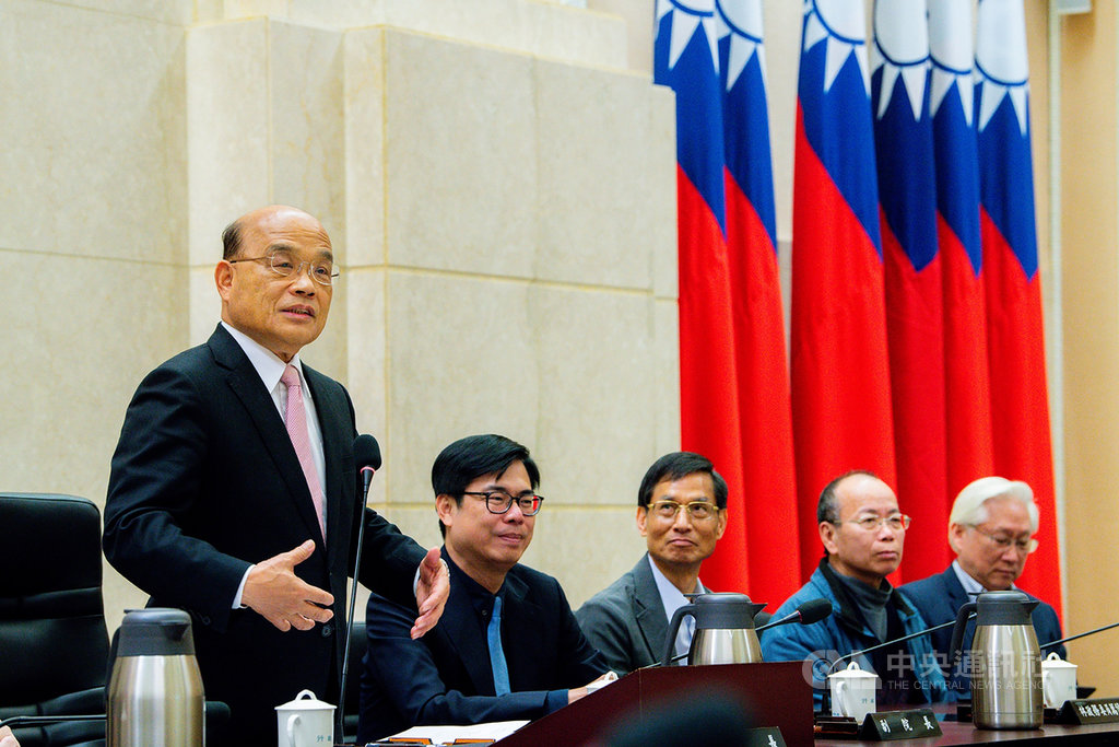 行政院13日下午召開臨時院會,行政院長蘇貞昌說,在總統蔡英文慰留下他同意續任行政院長。(行政院提供)中央社記者顧荃傳真 109年1月13日