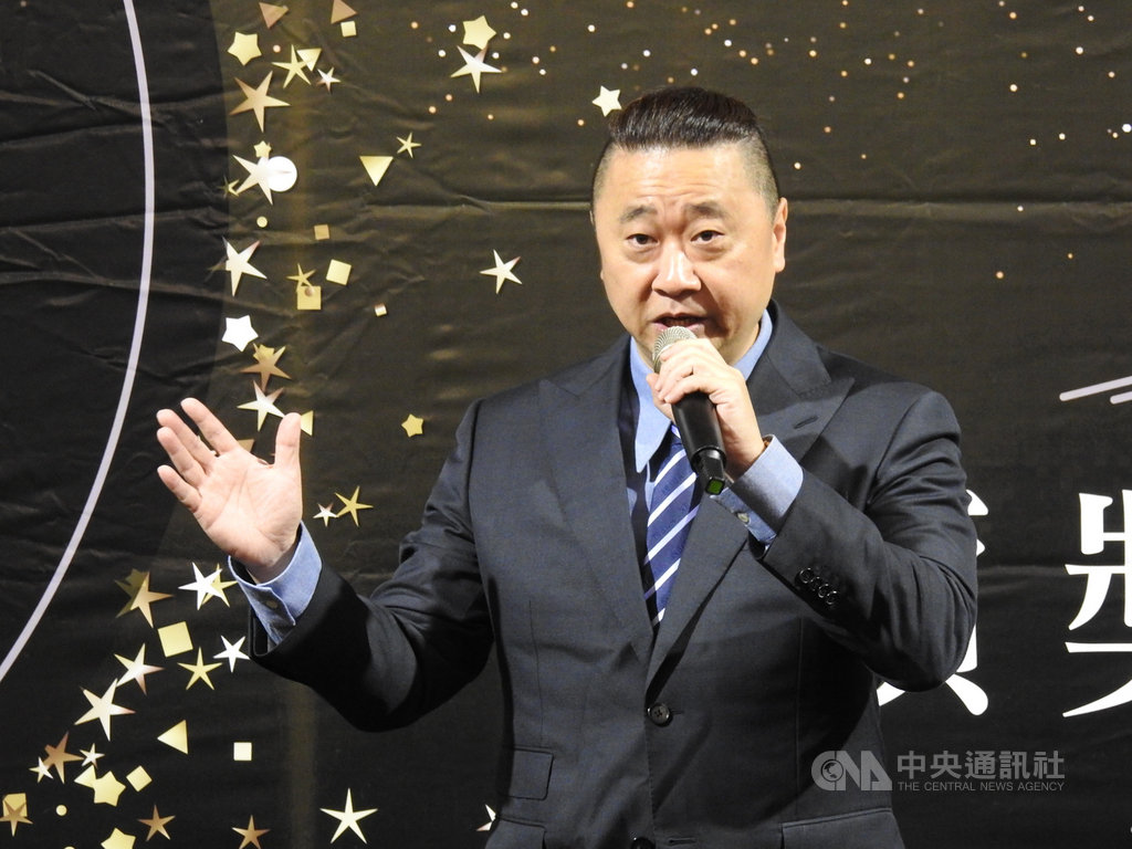 新北市政府衛生局日前辦理戒菸活動,14日在市府舉行頒獎典禮,藝人邰智源(圖)出席,分享戒菸的心路歷程,盼大家都能遠離菸害。中央社記者王鴻國攝 109年1月14日
