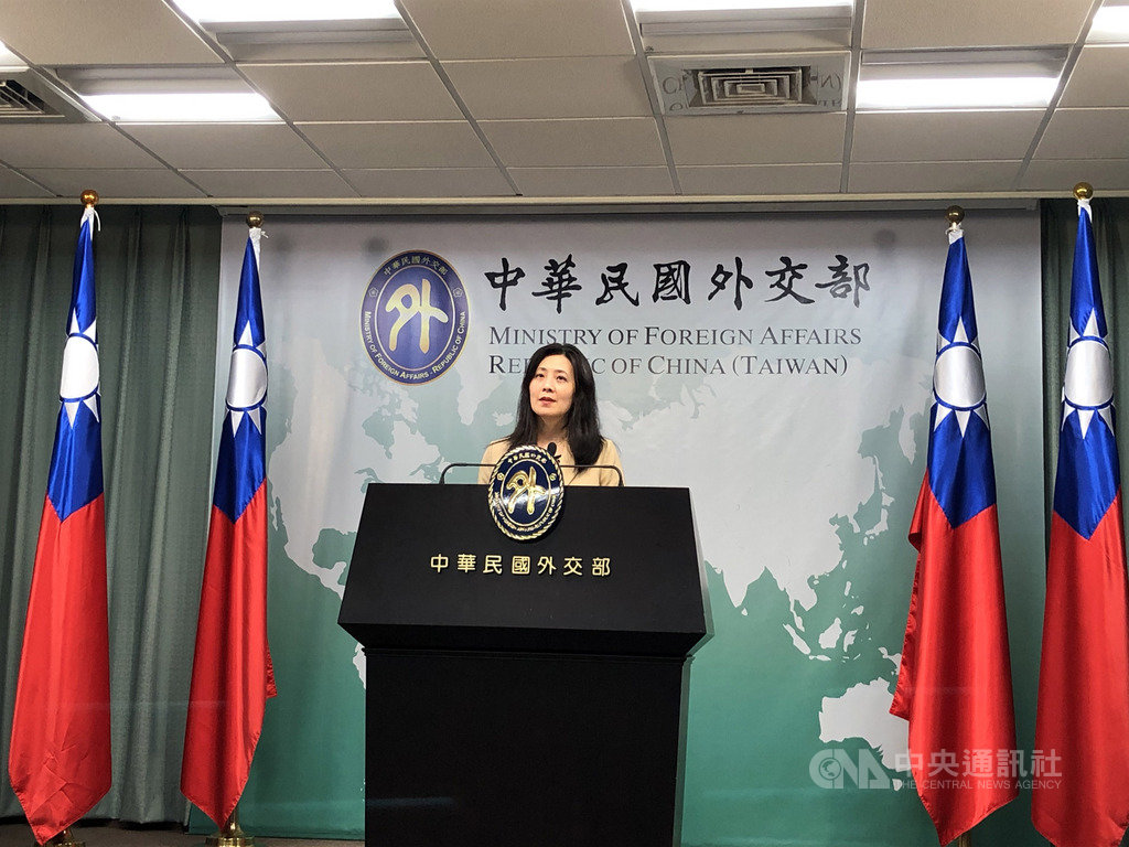 澳洲野火肆虐,外交部發言人歐江安14日表示,初步規劃將捐贈10萬個口罩給澳洲。中央社記者侯姿瑩攝 109年1月14日