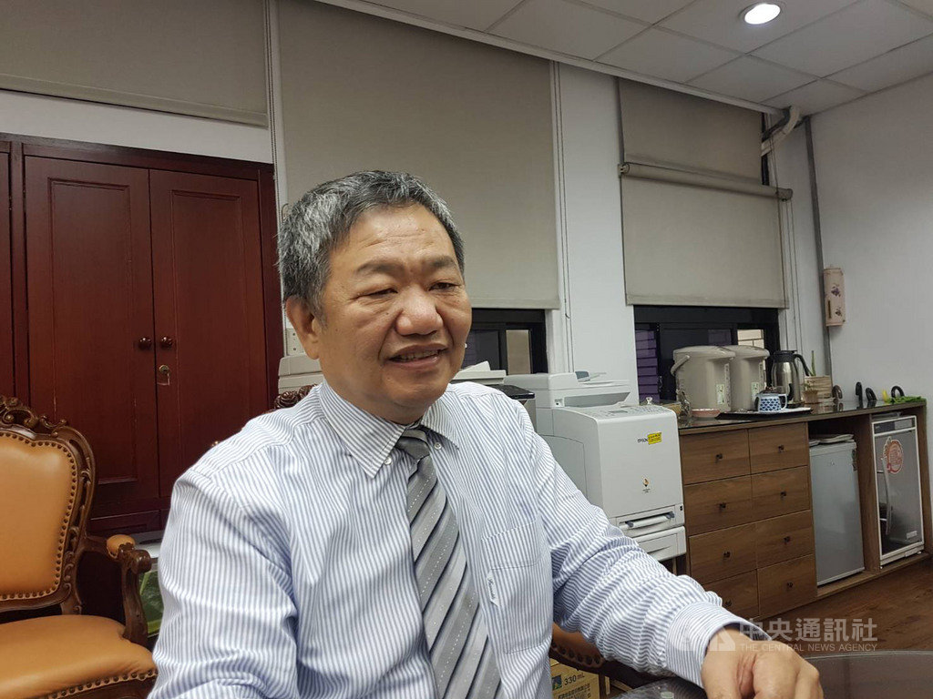 國民黨總統及立委選舉敗選,青壯派籲中常委總辭推動改革,身兼中常委的新北市議長蔣根煌(圖)14日表示,總辭不是問題,但應慎選代理主席來推動改選,不分區立委列名第一名的曾銘宗是適合人選之一。中央社記者王鴻國攝 109年1月14日