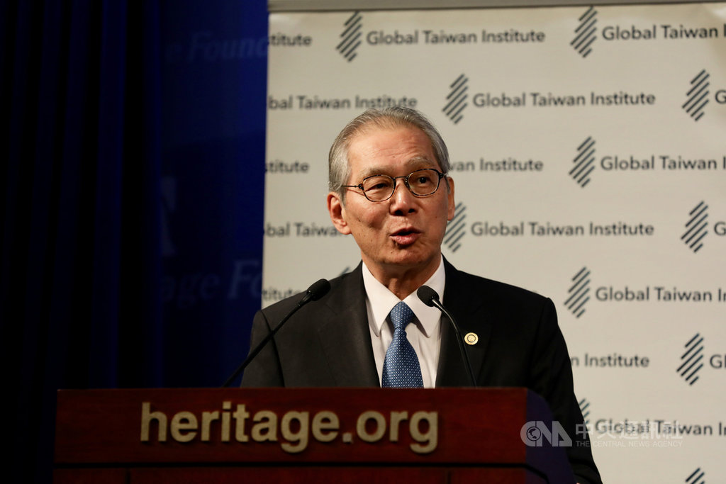 「華盛頓郵報」12日刊登駐美代表高碩泰的專文。高碩泰呼籲,理念相近國家應勇於表達對台灣民主的支持,美方能透過派內閣級官員參加總統蔡英文就職典禮,來表達其決心。圖為高碩泰13日參加華府智庫活動時致詞的照片。中央社記者徐薇婷華盛頓攝 109年1月14日