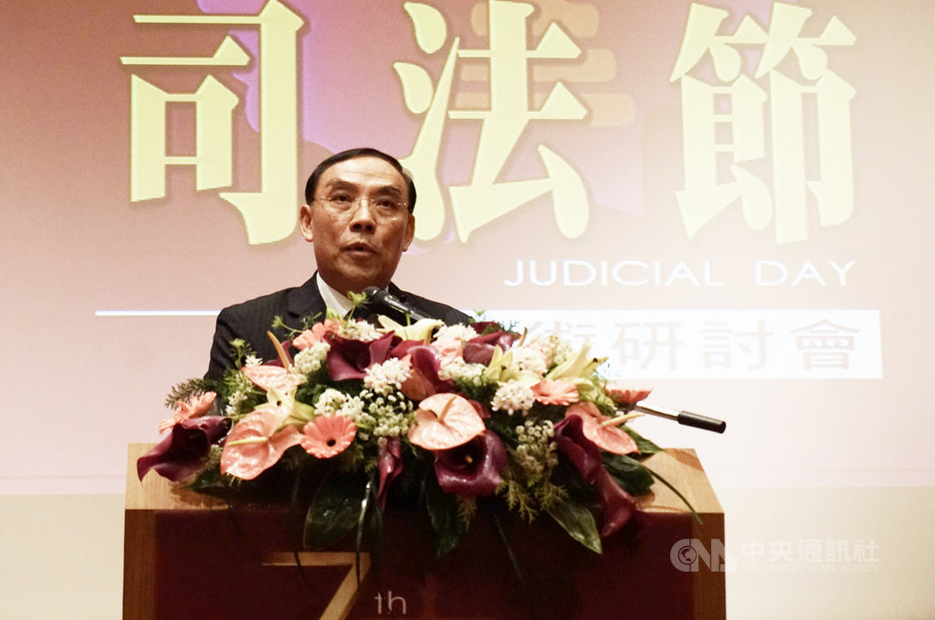 法務部長蔡清祥(圖)14日出席「第75屆司法節學術研討會」致詞表示,法務部致力保護兒少的身心健全發展,除加強毒品查緝及加重對未成年人販毒者刑度外,在兒虐事件加重刑事責任的修法,並讓司法早期介入,及協助解決家庭困難、保障兒少的受教權等,都是希望能為解決兒少犯罪問題盡更多心力。中央社記者林長順攝 109年1月14日