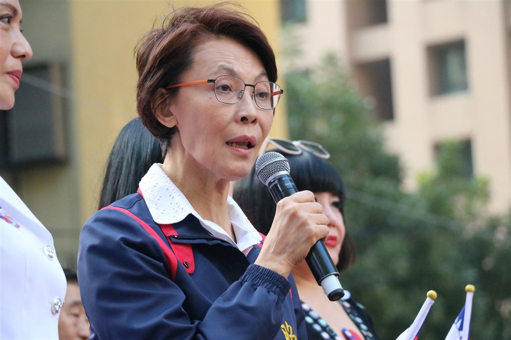 參選立委失利的黃昭順(中)14日表示要辭中常委,並指出國民黨如不徹底改革會像親民黨一樣被殲滅,盼國民黨再站起來。(圖取自facebook.com/chaoshun)