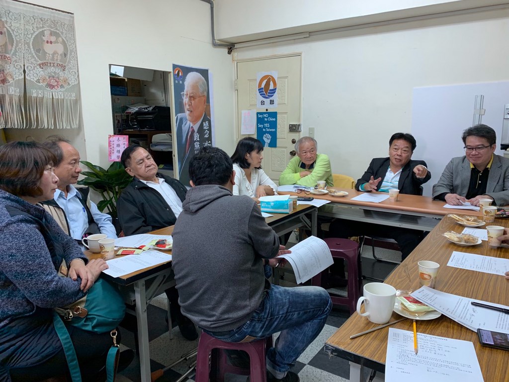 2020大選落幕,台聯僅獲得0.3%政黨票,黨主席劉一德(後排右2)15日向中執會提出辭呈,但中執委全數不通過;劉一德即日起請假,思考個人未來,請假期間,黨主席職務由前立委周倪安(後排右4)代理。(台聯提供)中央社記者范正祥傳真 109年1月15日