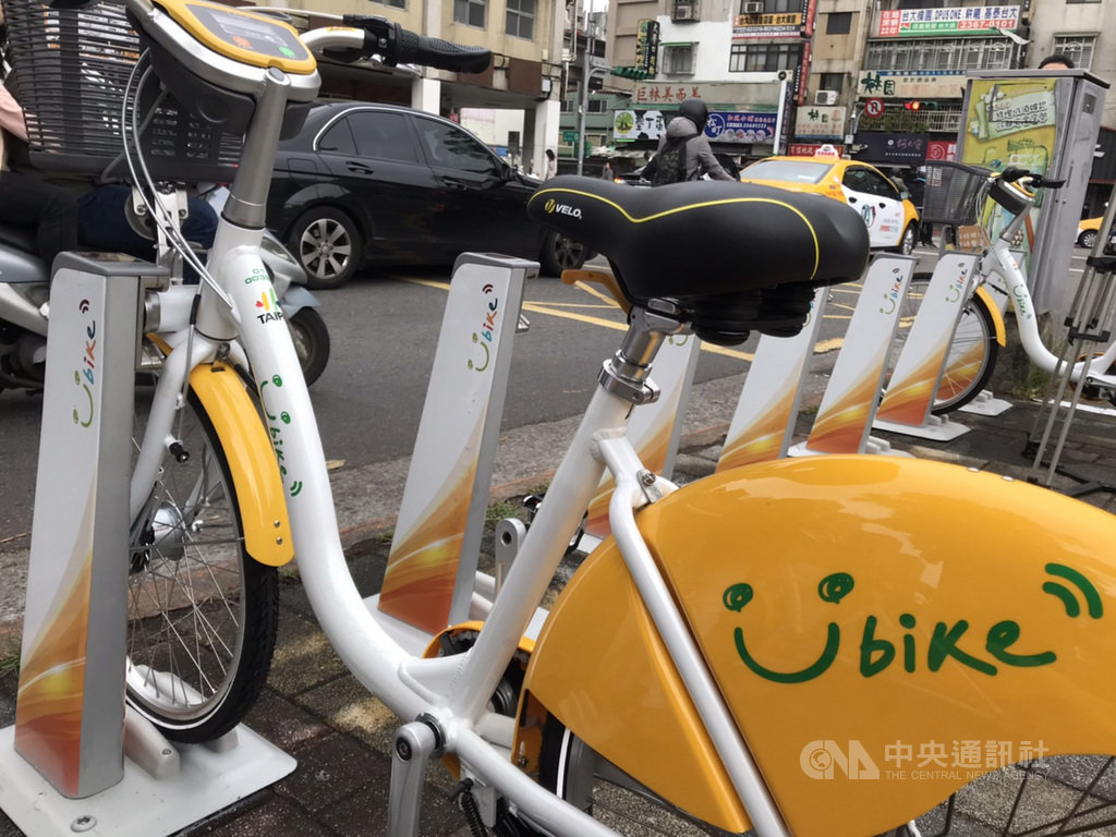 台北市交通局15日起在公館地區試辦YouBike2.0,共提供102站、約1800個車柱及500輛新式自行車,前30分鐘為新台幣2元優惠價。中央社記者梁珮綺攝 109年1月15日