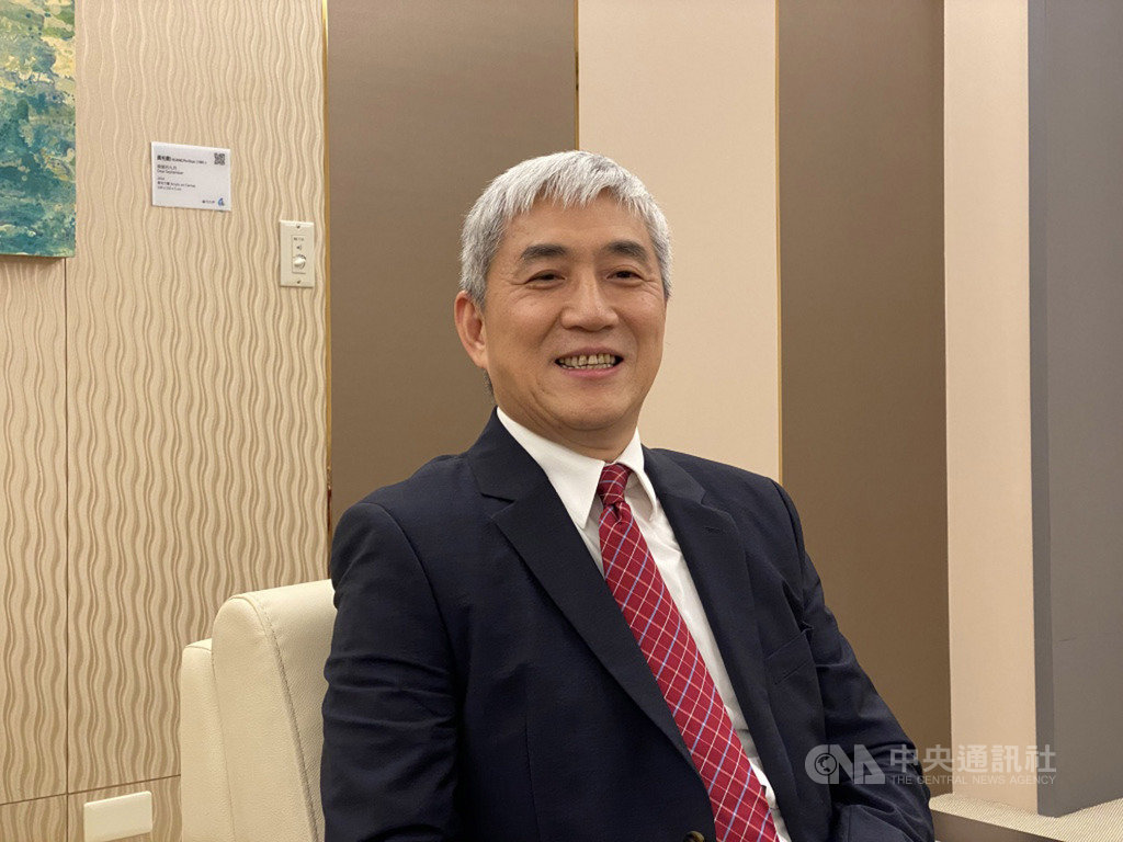 板卡廠技嘉15日舉行尾牙晚宴,董事長葉培城受訪時看好主機板、顯示卡今年出貨量將比去年成長兩位數百分比。中央社記者吳家豪攝 109年1月15日