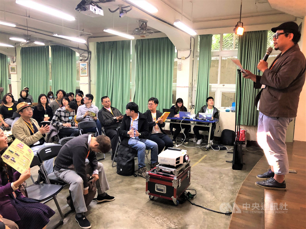 一群曾參與實驗教育的青年和教育工作者組成「台灣青年國際實驗高教知行聯盟」,16日在台北舉行交流活動,邀請日韓講者分享高教實驗經驗。中央社記者陳至中台北攝 109年1月16日