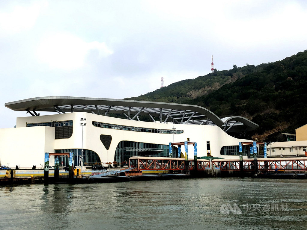 港務機關統計,108年福澳港總客運吞吐量為80萬7751人次,包括台馬航線、小三通航線、島際交通航線與生態航線等都以福澳做為樞紐母港。(連江縣港務處提供)中央社 109年1月16日