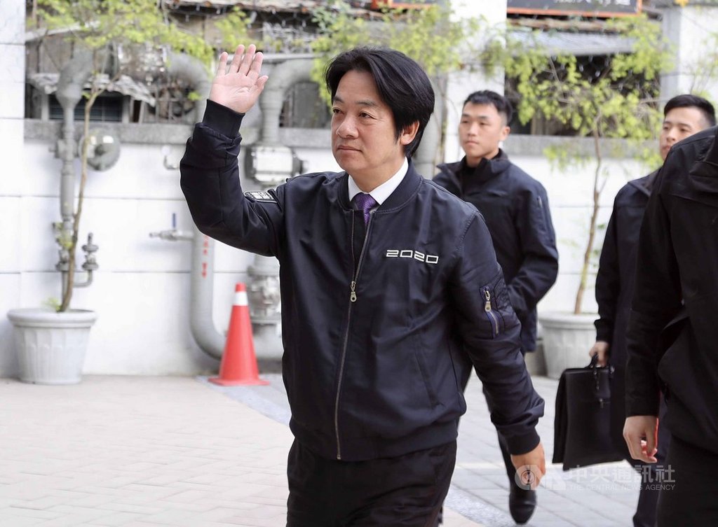 副總統當選人賴清德(前)16日中午在台北出席2020蔡英文總統連任感恩餐會,感謝全國競選總部工作人員。中央社記者張皓安攝 109年1月16日