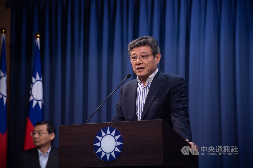 國民黨15日召開中常會討論代理黨主席與代理秘書長人選,由國民黨中常委林榮德(右前)擔任代理黨主席。中央社記者林俊耀攝 109年1月15日