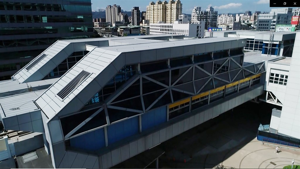 捷運環狀線頭前庄站位於新北市新莊區,可轉乘北捷中和新蘆線,建築主題色為淡藍色,站體設計以船枋作為造型,強調大漢溪航運。(新北市捷運局提供)中央社記者葉臻傳真 109年1月16日