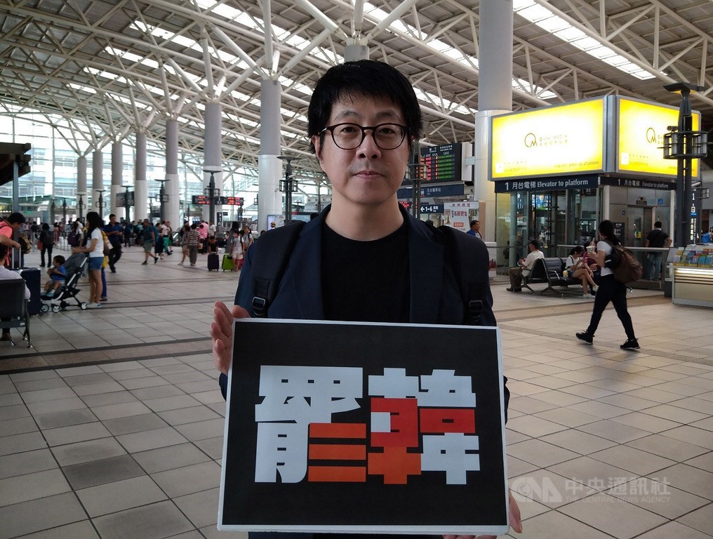 中選會17日公布確認罷免高雄市長韓國瑜第一階段的提議人數達標,Wecare高雄發起人尹立(圖)籲市府政務官退出選委會以利罷免案進行。(中央社檔案照片)