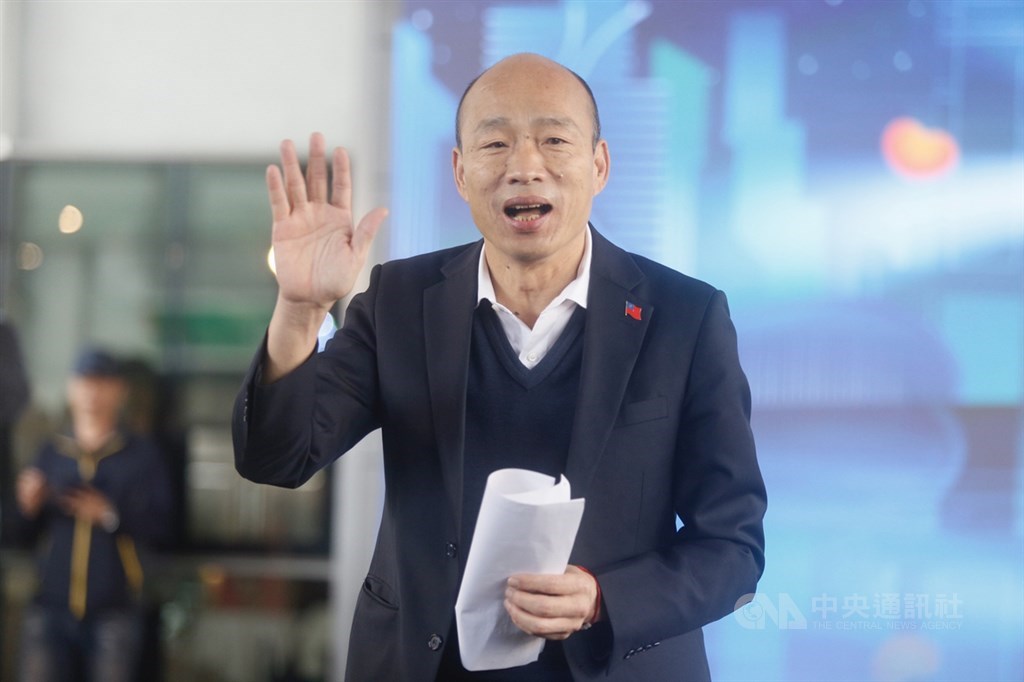 中央選舉委員會17日公布確認罷免高雄市長韓國瑜第一階段的提議已經達規定門檻,韓國瑜回應,「全力拚市政、尊重民意的決定」。中央社記者董俊志攝 109年1月14日