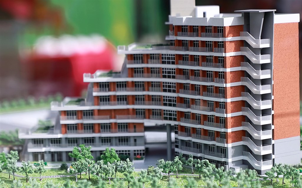 台北大學2019年底舉行新宿舍命名票選,「是在哈樓」獲人氣第一名,但校方最終決定新宿舍名為「辰曦樓」。圖為該宿舍大樓模型。(圖取自台北大學網頁ntpu.edu.tw)