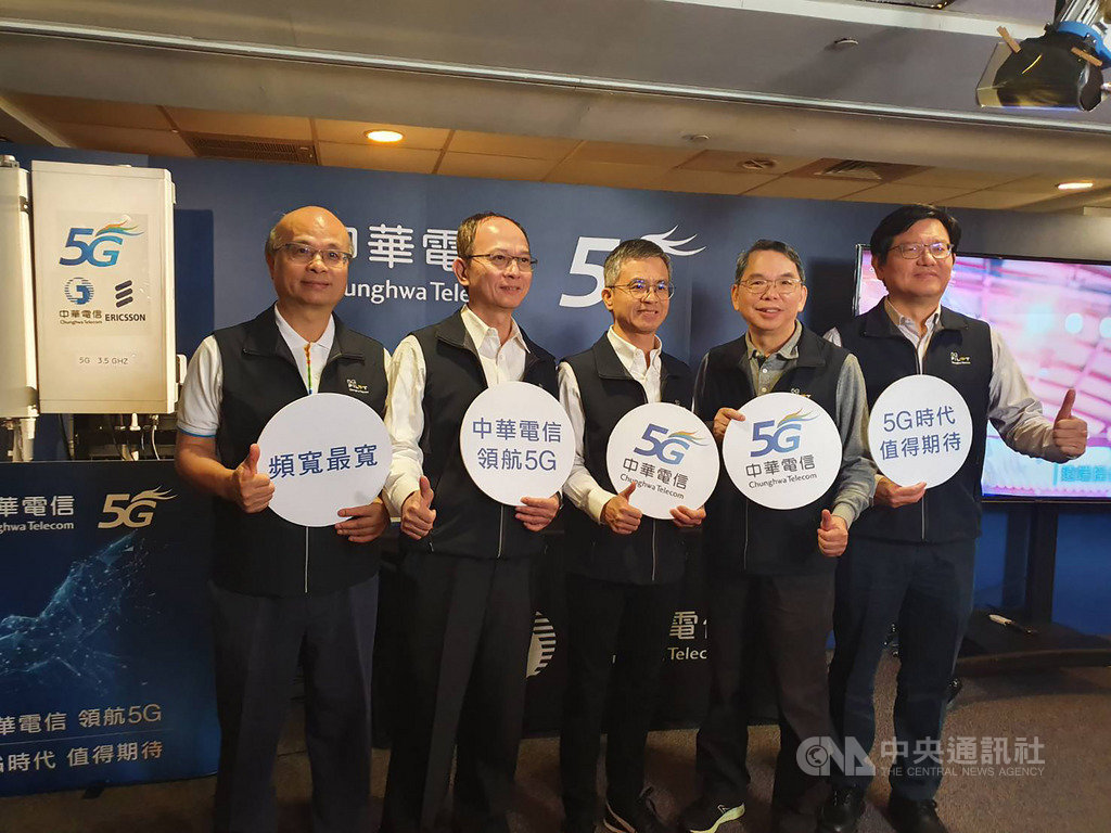 KKBOX風雲榜演唱會讓911饒舌團體、八三夭搖滾樂團,分別在台北小巨蛋及台視攝影棚同台合演,中華電信以5G技術助陣,兩個樂團宛如在同一時空共演。圖中為中華電信總經理郭水義。中央社記者江明晏攝 109年1月18日