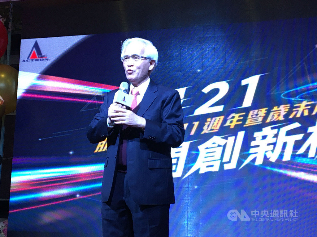 車用二極體廠朋程今天中午在桃園蘆竹舉辦尾牙,席開近80桌,超過800位員工眷屬和貴賓出席,董事長盧明光看好未來營運表現。中央社記者鍾榮峰攝 109年1月19日