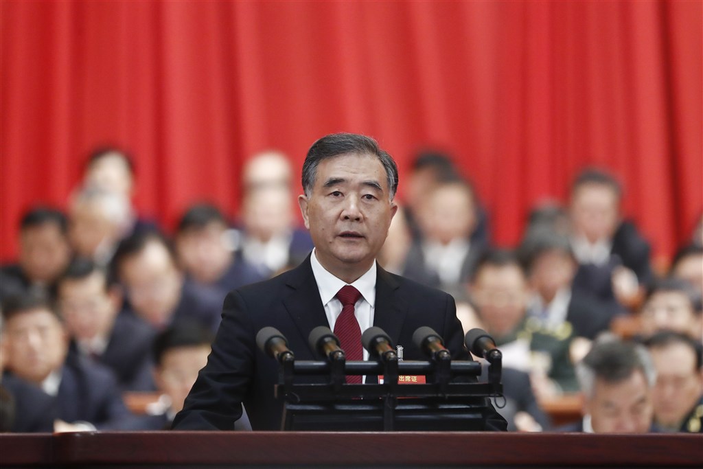 中共19日召開2020年對台工作會議。中國全國政協主席汪洋(前)在會中說,今年台海形勢更加複雜嚴峻,要堅持「一個中國」原則,堅決反對和遏制任何形式的台獨分裂活動(檔案照片/中新社提供)