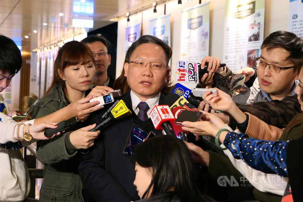 財政部長蘇建榮20日表示,台中市公告地價調幅逾兩成,不符市價走勢且還呈現相反,正密切注意這樣的情形。中央社記者吳佳蓉攝 109年1月20日