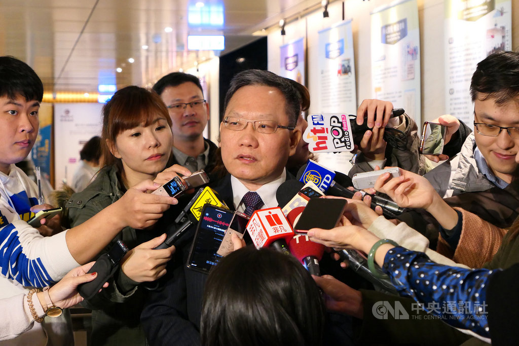 財政部20日舉辦「2020年新春記者會」,財政部長蘇建榮表示,配合大法官釋憲將進行土地稅法修正,並續推稅捐稽徵法修正。中央社記者吳佳蓉攝 109年1月20日