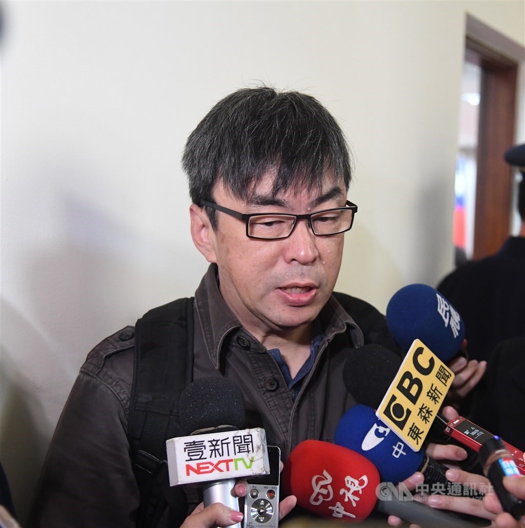 立法院第9屆會期進入尾聲,卸任立委紛紛發表畢業感言。民進黨立委段宜康20日上午透過臉書表示,依照8年前的承諾,這兩任立委的年終獎金,都捐給社福團體。(中央社檔案照片)
