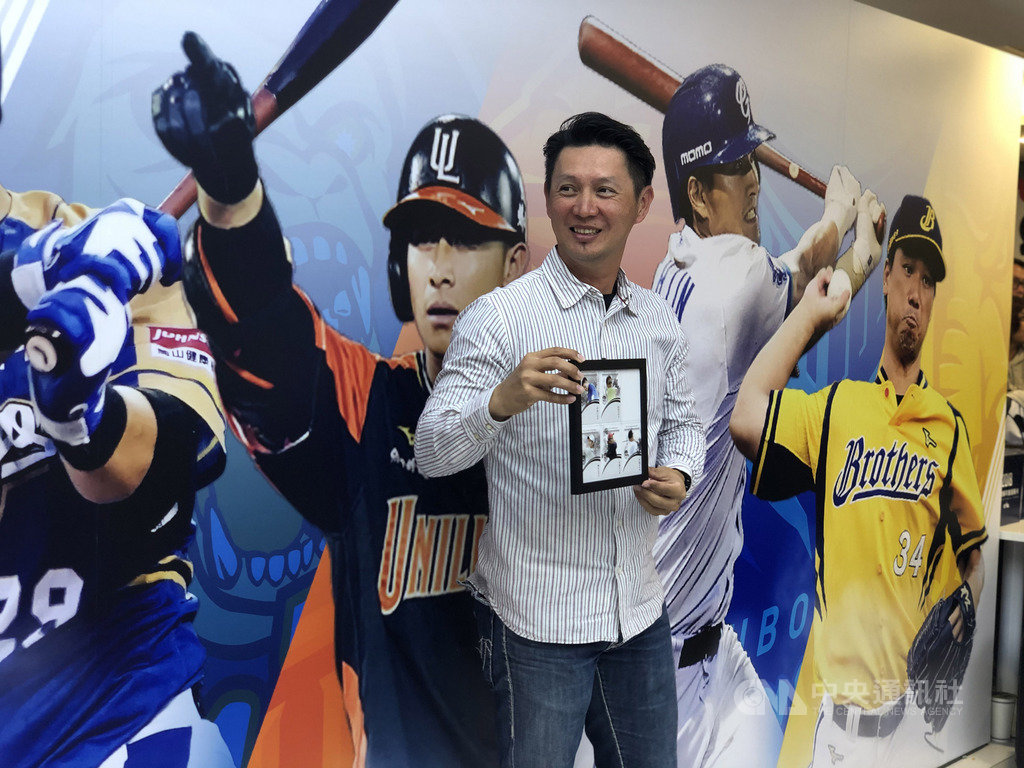 中職統一獅隊首席教練高志綱被選入6搶1奧運棒球資格賽教練團,他21日表示,接到電話要加入中華隊教練團,當下沒有猶豫,中華隊對他來說有很特別的情感,無論以球員或教練的身分,都希望在國際賽為中華隊盡一份心力。中央社記者謝靜雯攝 109年1月21日