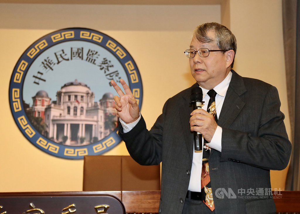 在請辭監察委員的消息曝光後,監委陳師孟21日首度面對媒體,談到個人心境,他說看不到有成功的可能性,且自己年事已高,實在拚不下去,所以決定辭職。中央社記者張皓安攝 109年1月21日