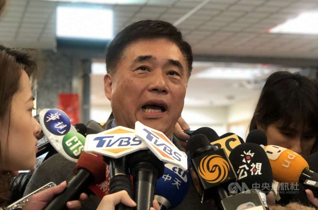 宣布參選國民黨主席的前副主席郝龍斌21日表示,應看不分區立委當選人吳斯懷未來在立院的表現,現在談下架言之過早。中央社記者王承中攝 109年1月21日
