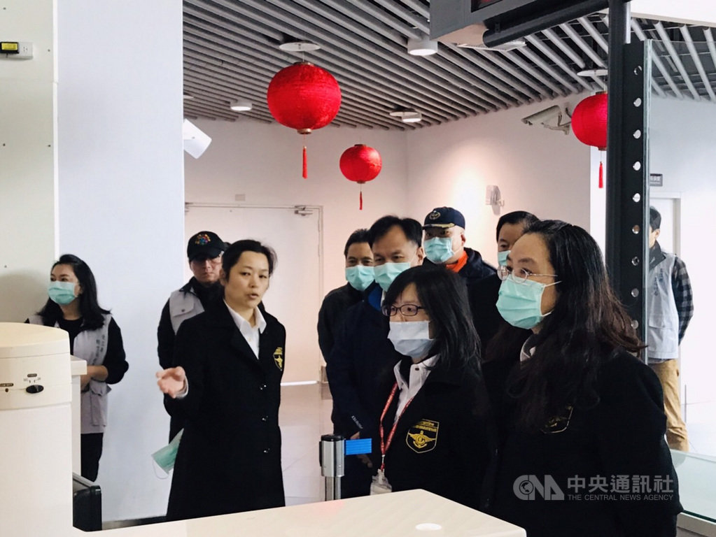武漢肺炎疫情升溫,台灣已出現首例確診病例,海巡署金馬澎分署第一○岸巡隊22日通令加強海上巡緝,港口安檢及岸際巡邏等,強化邊境管制,避免疫情入侵。(金馬澎分署第一○岸巡隊提供)中央社 109年1月22日