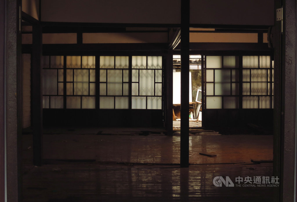 台北市文化局成員及文資委員22日會勘已逝國學大師臺靜農故居,初步判定出現新事證,可能具文資價值,會盡快排入文資審議充分討論。中央社實習記者莊惠閔攝 109年1月22日