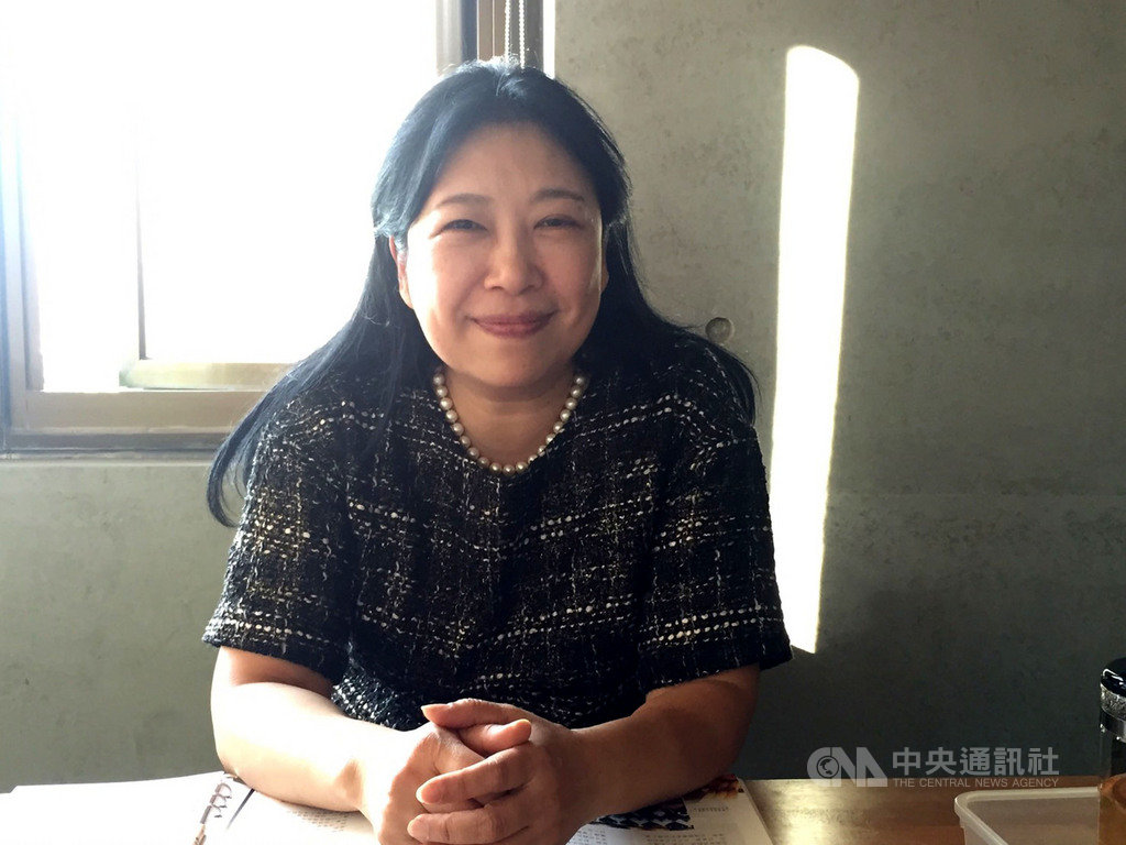 農委會國際處科長唐淑華(圖)民國82年還是個小科員,當時推動進口大蒜通訊投標,獲得時任農委會企劃處長陳武雄、時任台北市政府警察局刑警大隊大隊長侯友宜相挺,讓標售回歸市場機制,突破黑道勢力圍標。中央社記者楊淑閔攝 109年1月23日