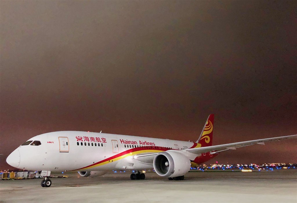 捷克首都布拉格機場與捷克外交部22日宣布,中國海南航空公司將自3月起,停飛北京與布拉格之間的定期直飛航班。(圖取自facebook.com/HainanAirlinesGlobal)