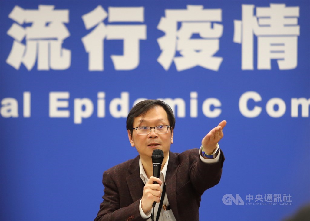 中央流行疫情指揮中心24日下午舉行記者會,由監測應變官、疾管署副署長莊人祥出面說明武漢肺炎疫情最新狀況。中央社記者王騰毅攝 109年1月24日