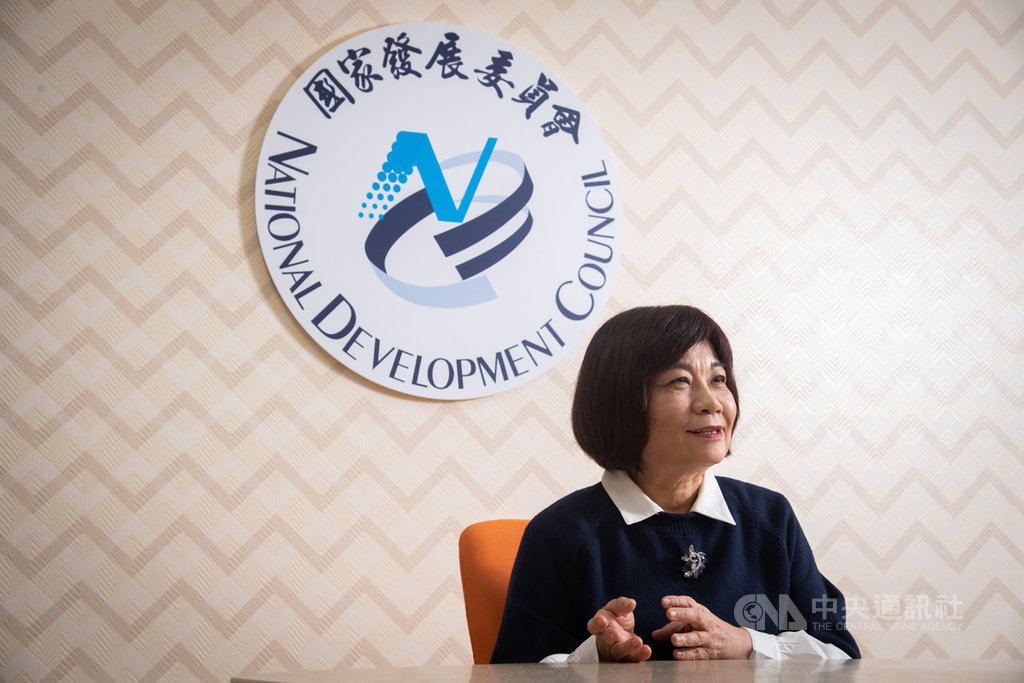 國家發展委員會積極推動地方創生,國發會主委陳美伶表示,2019年當中,她走過大大小小的鄉鎮,協助地方盤點出DNA,並給予發展建議。2020年會把地方創生跟新創做結合,希望兩者碰撞出來的火花,能發揮加乘效果。中央社記者林俊耀攝 109年1月24日