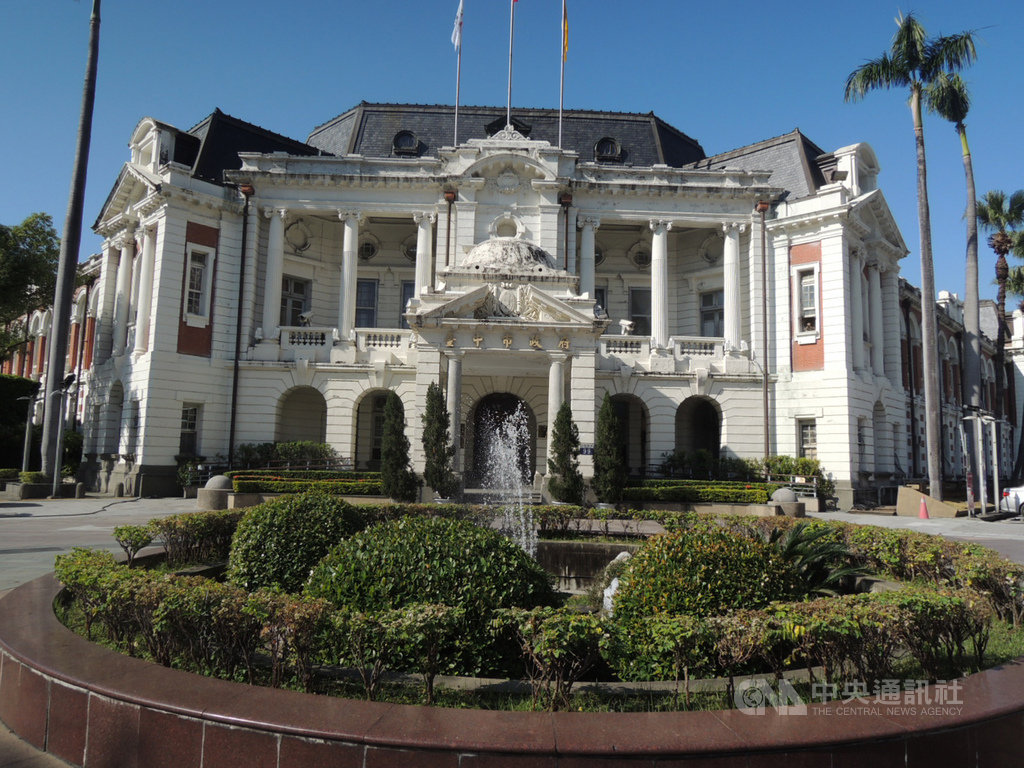 目前是台中市政府辦公廳舍的台中州廳,主棟工程於大正元年(西元1912年)動工,次年完成第一期,其後又歷經4個階段的擴建,至昭和九年(西元1934年)奠定現今規模。中央社記者郝雪卿攝 109年1月26日