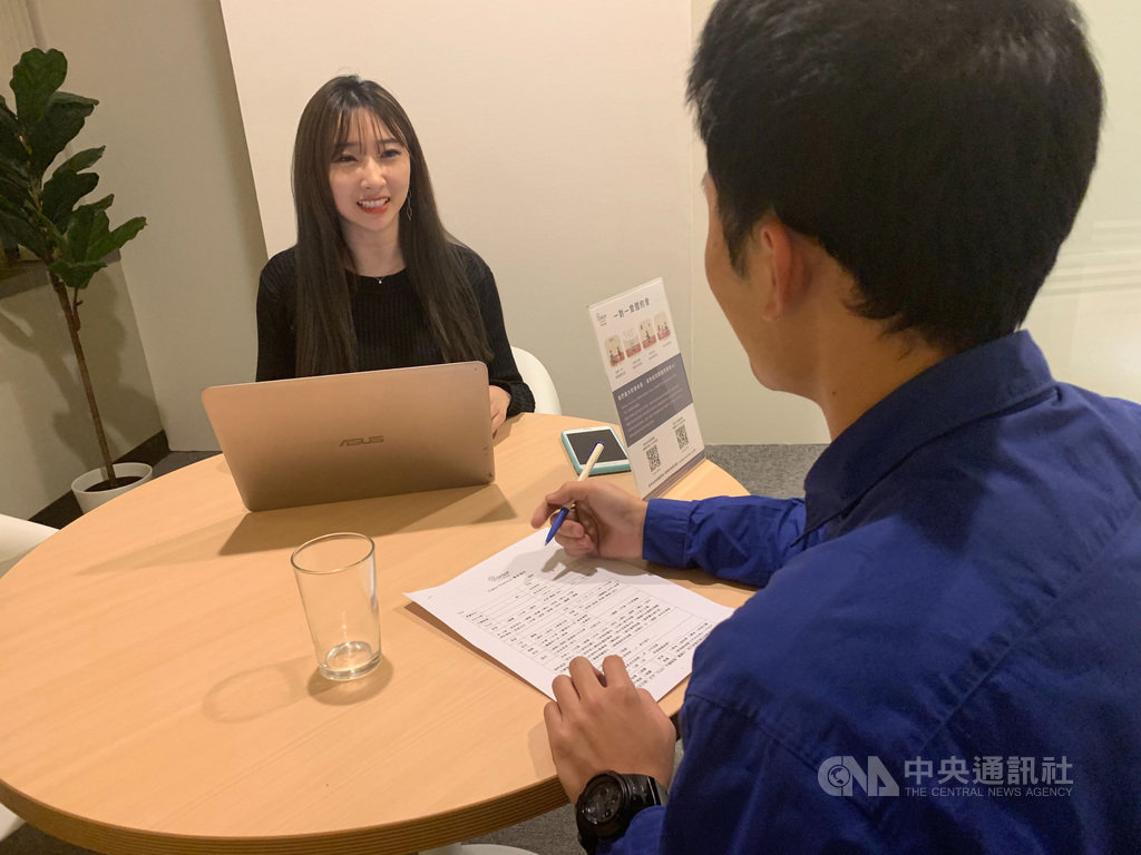 交友市場發展多年來,逐漸走向分眾化及多元化,業者Paktor推出一對一實體交友服務拓展版圖,卻也坦言課程講師不好找。(Paktor提供)中央社記者吳家豪傳真 109年1月26日