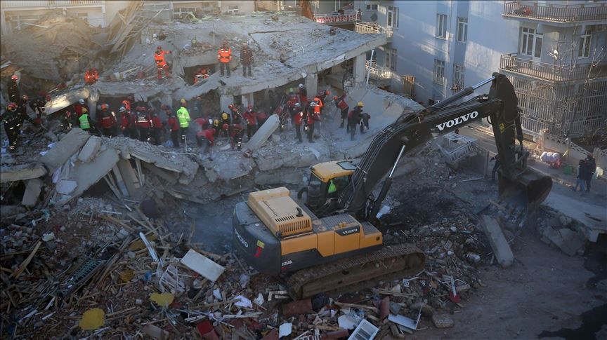 土耳其24日晚間發生規模6.8的地震,造成31人死亡、1547人受傷。(安納杜魯新聞社提供)