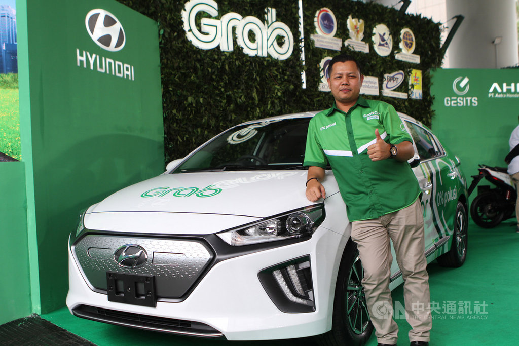 以網路叫車平台起家的超級APP提供者Grab Indonesia今年初於雅加達推出20輛與韓國現代汽車合作生產的電動車。(Grab Indonesia提供)中央社記者石秀娟雅加達傳真 109年1月27日