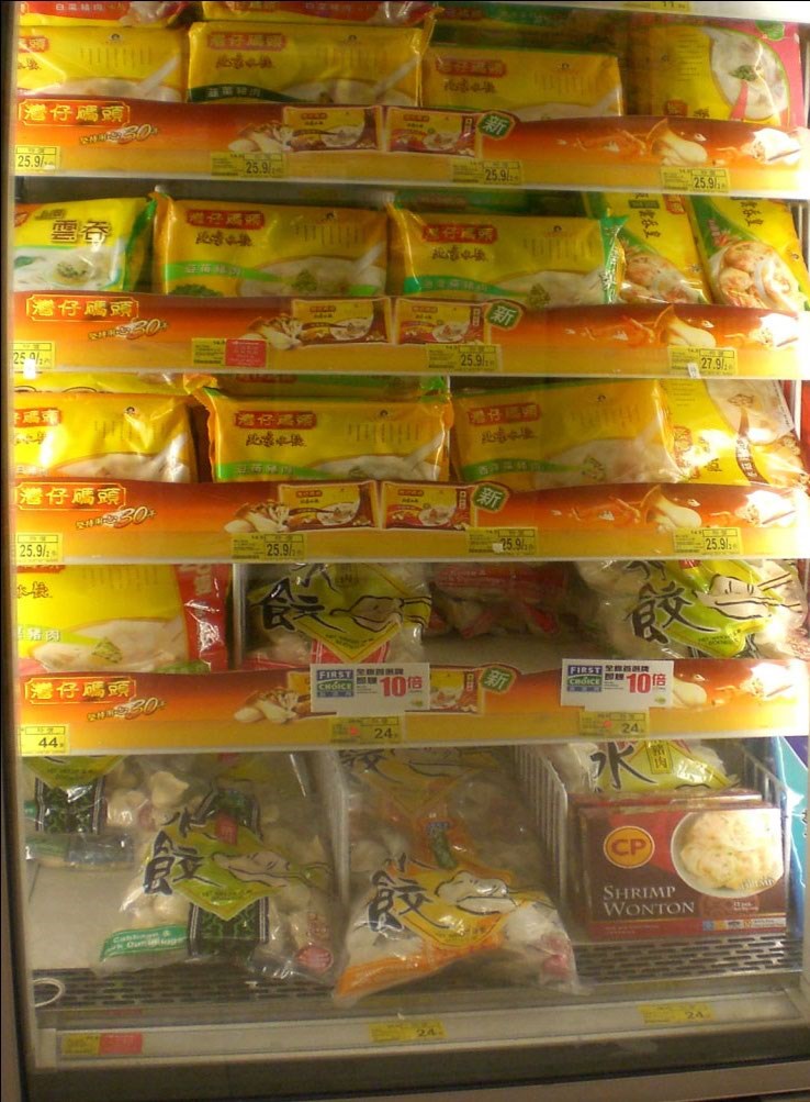 知名水餃品牌「灣仔碼頭」被爆出菲律賓驗出中國進口的同品牌水餃有非洲豬瘟;台灣有販售灣仔碼頭的家樂福、全聯等通路業者表示,販售中產品為台灣製。(圖取自維基共享資源;作者Dboxes,CC BY 3.0)