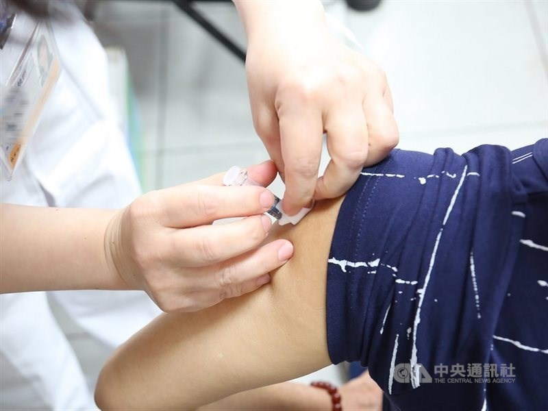 武漢肺炎疫情延燒,美國國家衛生研究院新成立的疫苗研究團體期盼在3個月後,就具潛力的疫苗展開人體試驗。(中央社檔案照片)