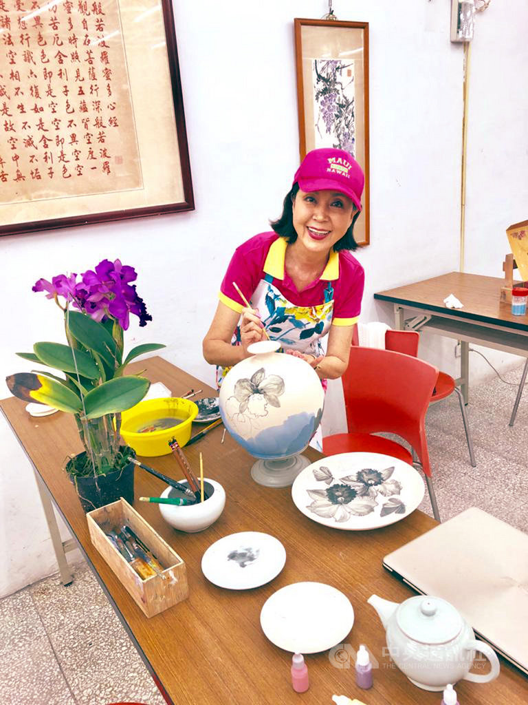 資深藝人白嘉莉即將返台定居,表明未來不考慮重返演藝圈,目前她的生活重心在寫作及繪畫創作。(白嘉莉提供)中央社記者周永捷傳真 109年1月28日