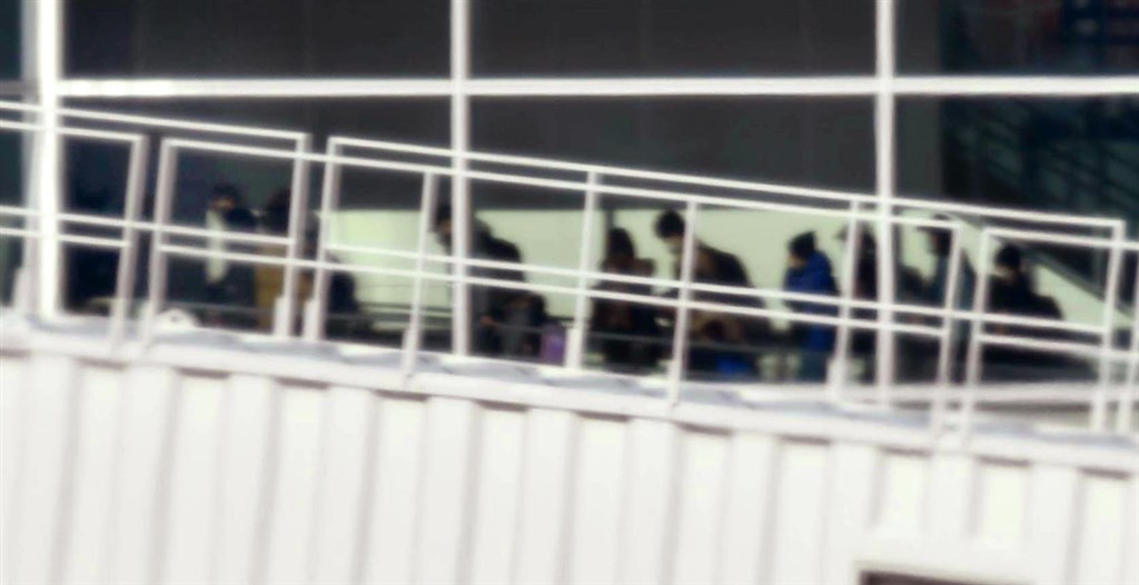日本29日以專機接回206位僑民(圖),衛生部官員表示,目前無計劃隔離返國僑胞。(共同社提供)
