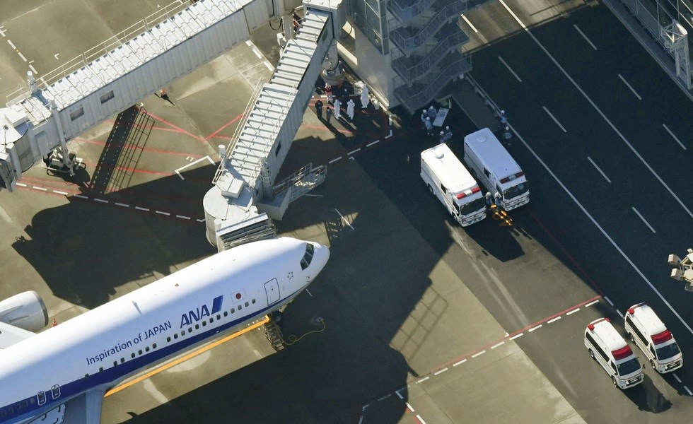 中國湖北省武漢市爆發的2019新型冠狀病毒肺炎確診病例直逼6000起,奪132命,蔓延超過15國,促使當地外籍人士出逃。日本政府專機29日將200名左右日籍公民返回東京。(共同社提供)